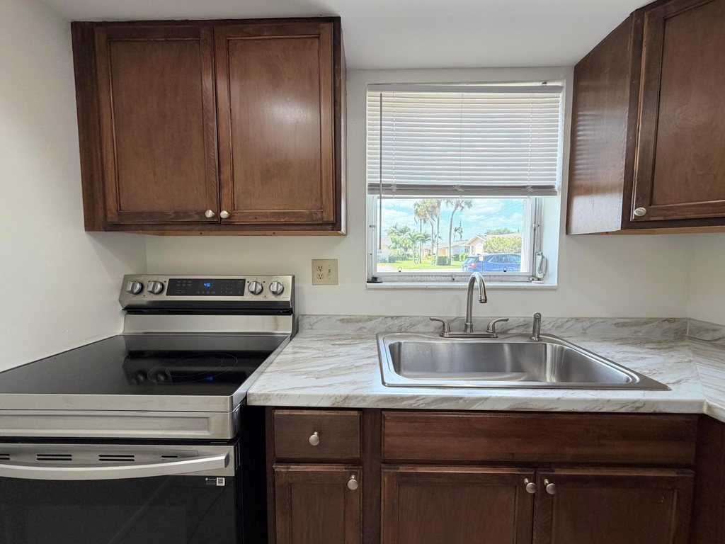 2607 Dudley Drive W - Photo 8