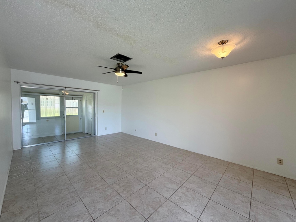 2607 Dudley Drive W - Photo 33