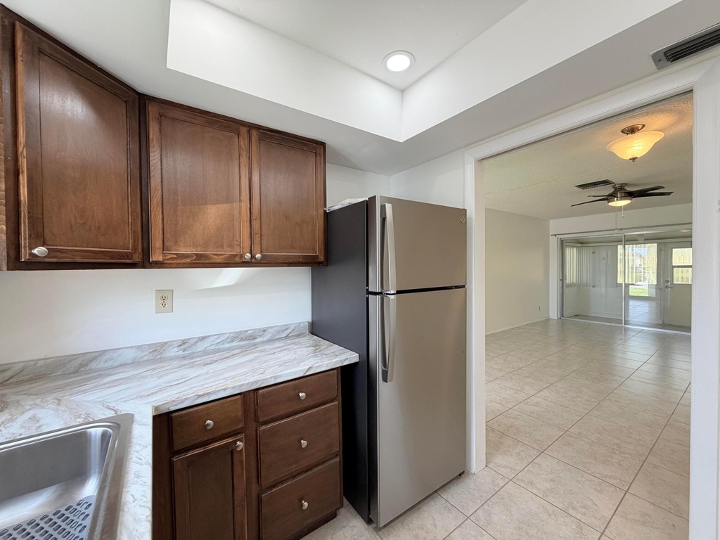 2607 Dudley Drive W - Photo 4
