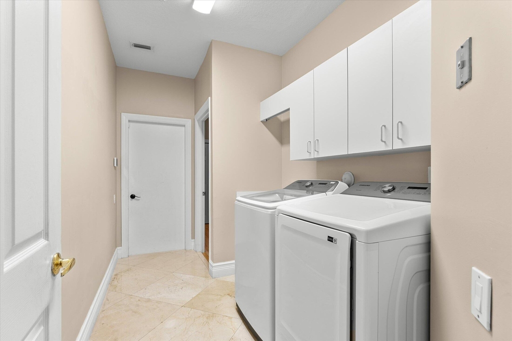 2579 Mayfair Lane - Photo 16