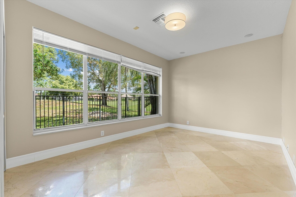 2579 Mayfair Lane - Photo 10