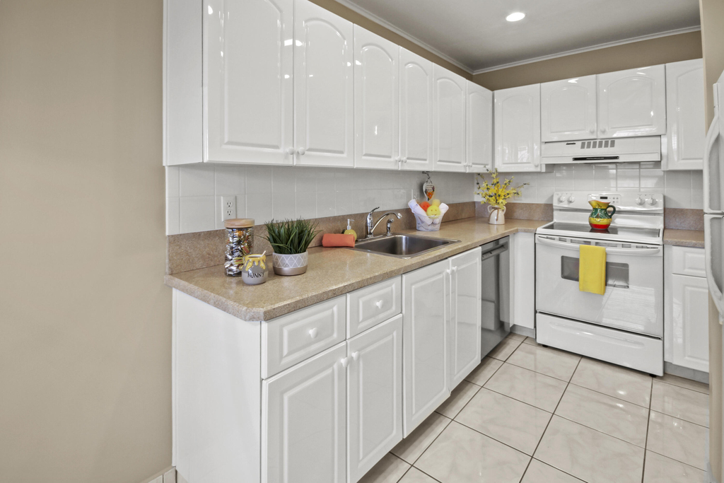 1421 Nw 20th Avenue - Photo 2