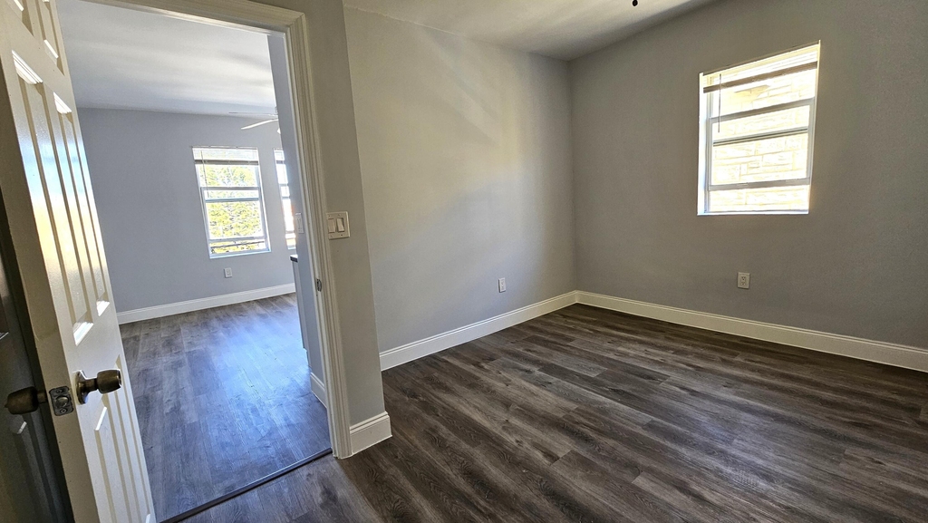 1142 Sw 4th Street - Photo 11
