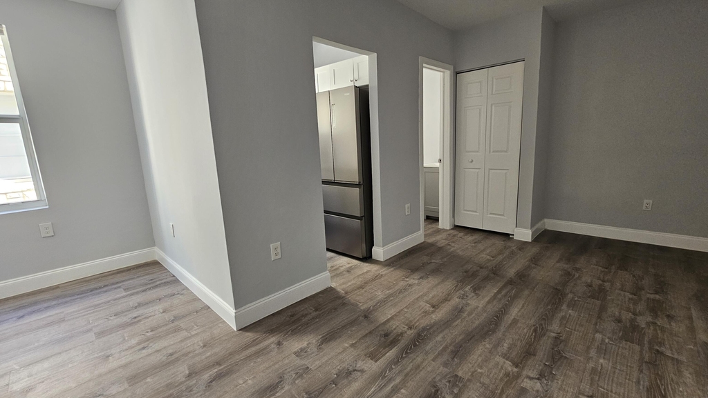 1142 Sw 4th Street - Photo 4