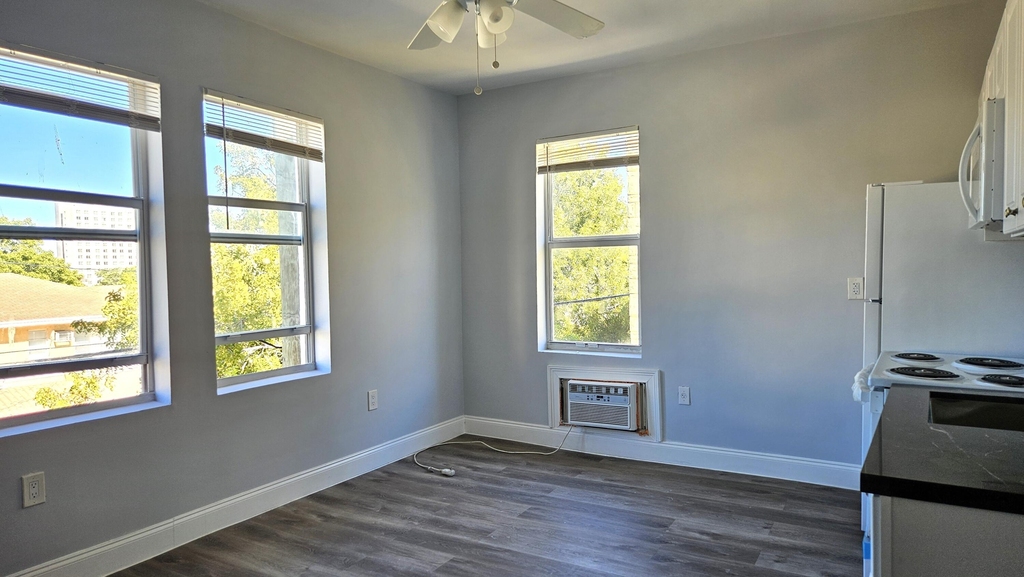 1142 Sw 4th Street - Photo 1