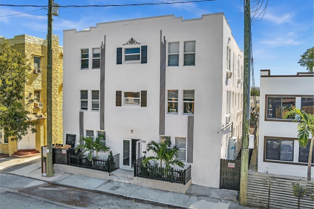 1142 Sw 4th Street - Photo 0