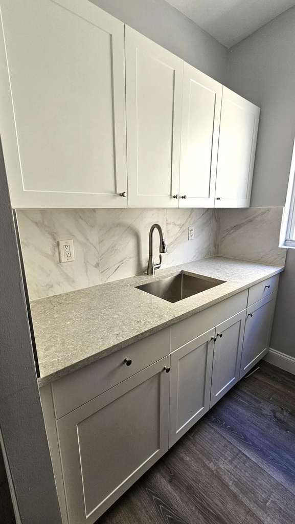 1142 Sw 4th Street - Photo 2