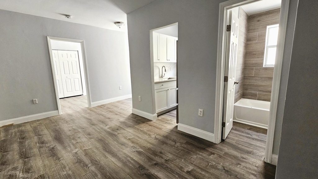 1142 Sw 4th Street - Photo 5