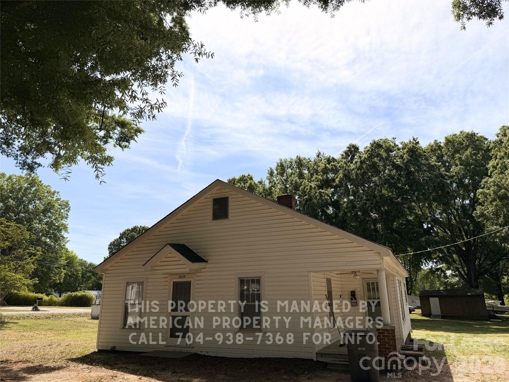 1604 Carolina Avenue - Photo 0