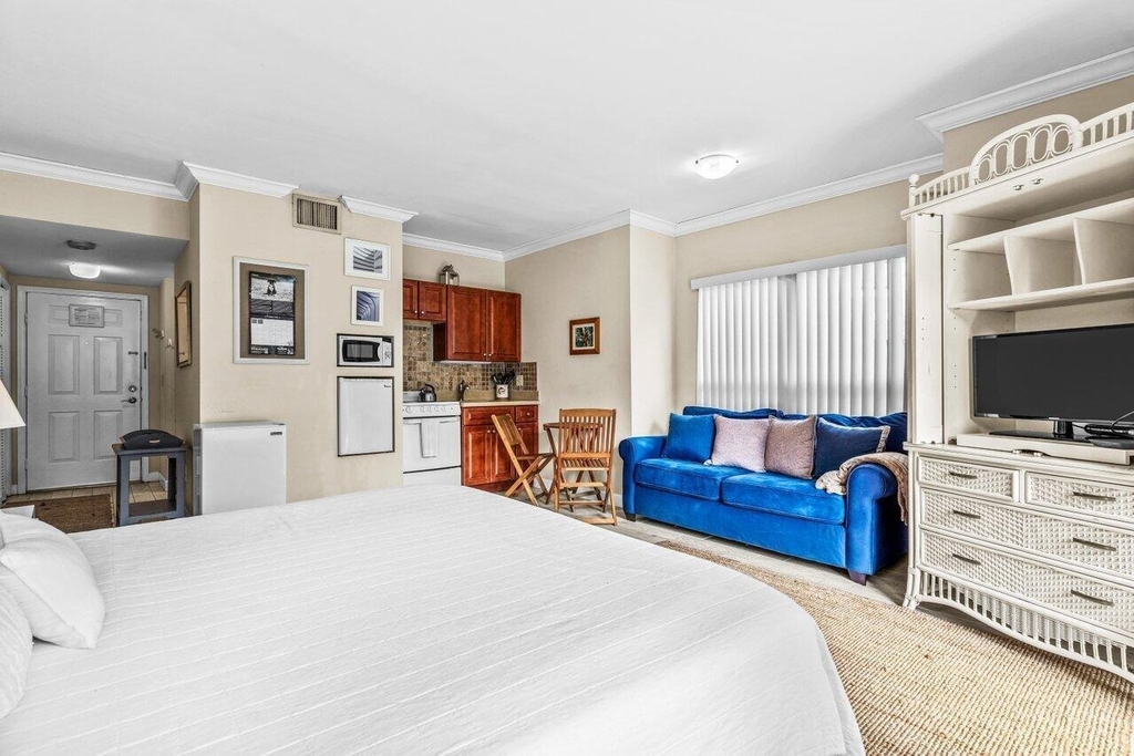 11863 Wimbledon Circle - Photo 2