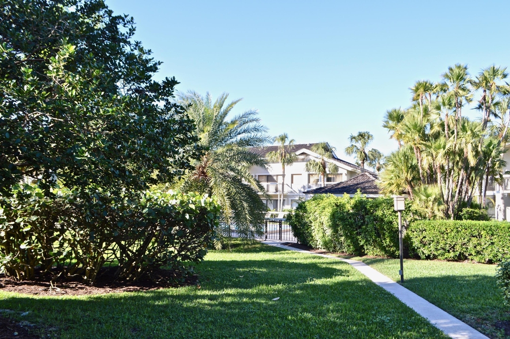 11863 Wimbledon Circle - Photo 9