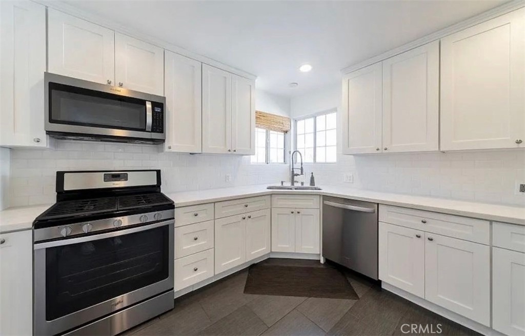 11613 Haynes Street - Photo 3