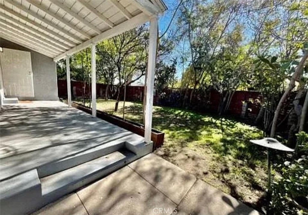 11613 Haynes Street - Photo 8