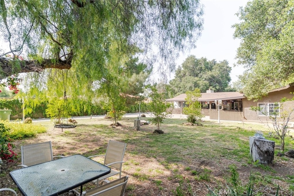 13333 Gladstone Avenue - Photo 8