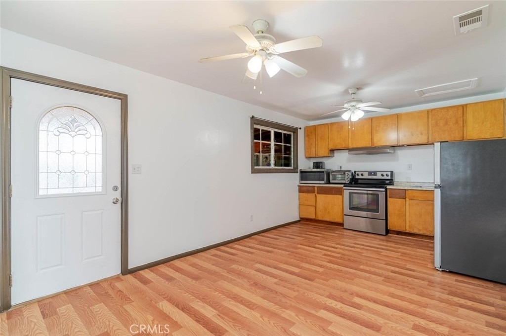 13333 Gladstone Avenue - Photo 2