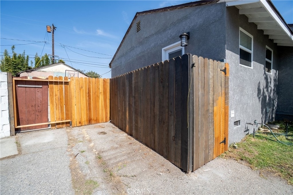 11205 Woolford Street - Photo 25