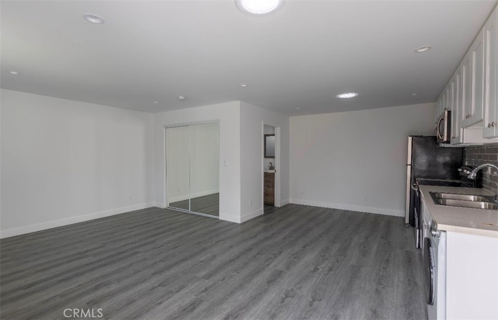 23017 Gilmore Street - Photo 4
