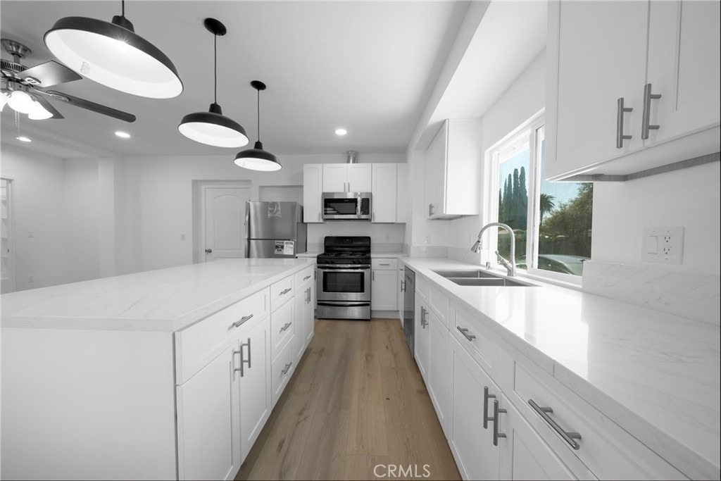 1438 N Summit Avenue - Photo 3