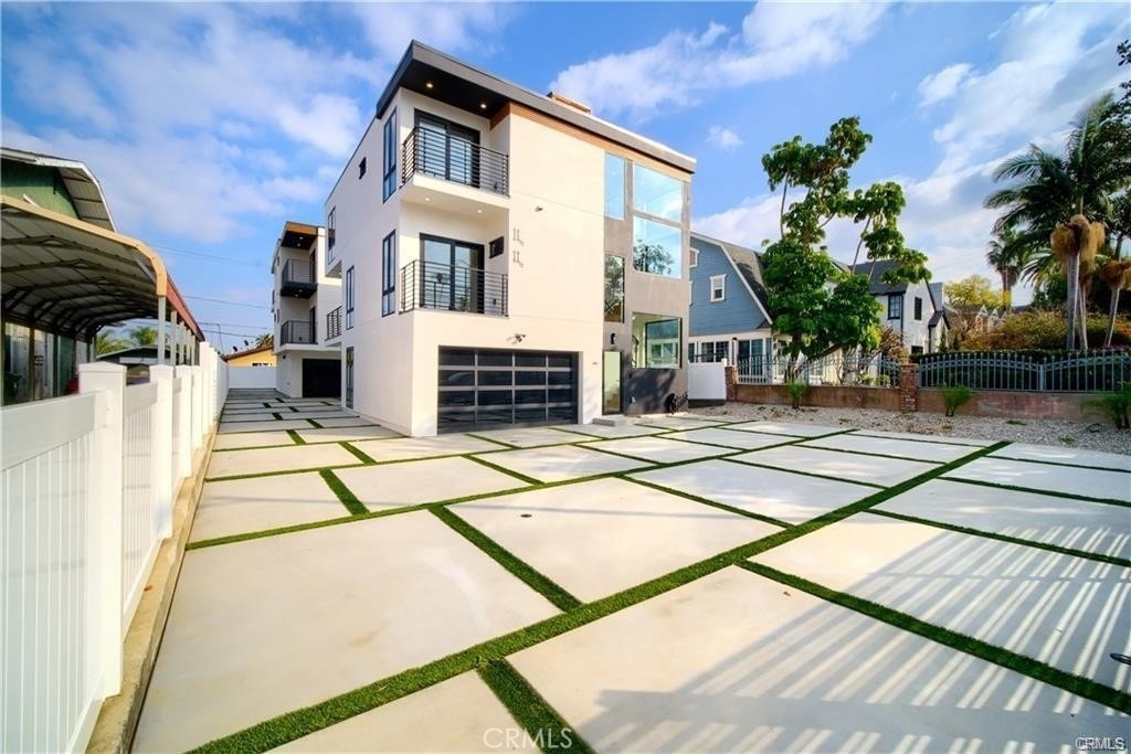 618 N Mariposa Avenue - Photo 2