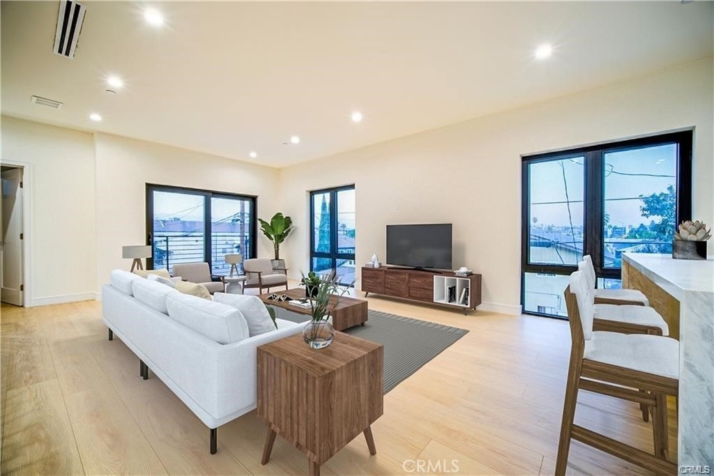 618 N Mariposa Avenue - Photo 8