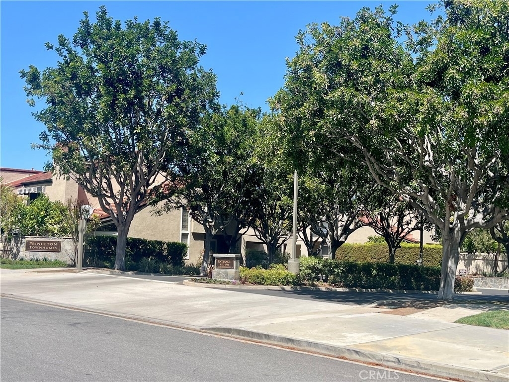 9 Stanford Court - Photo 1