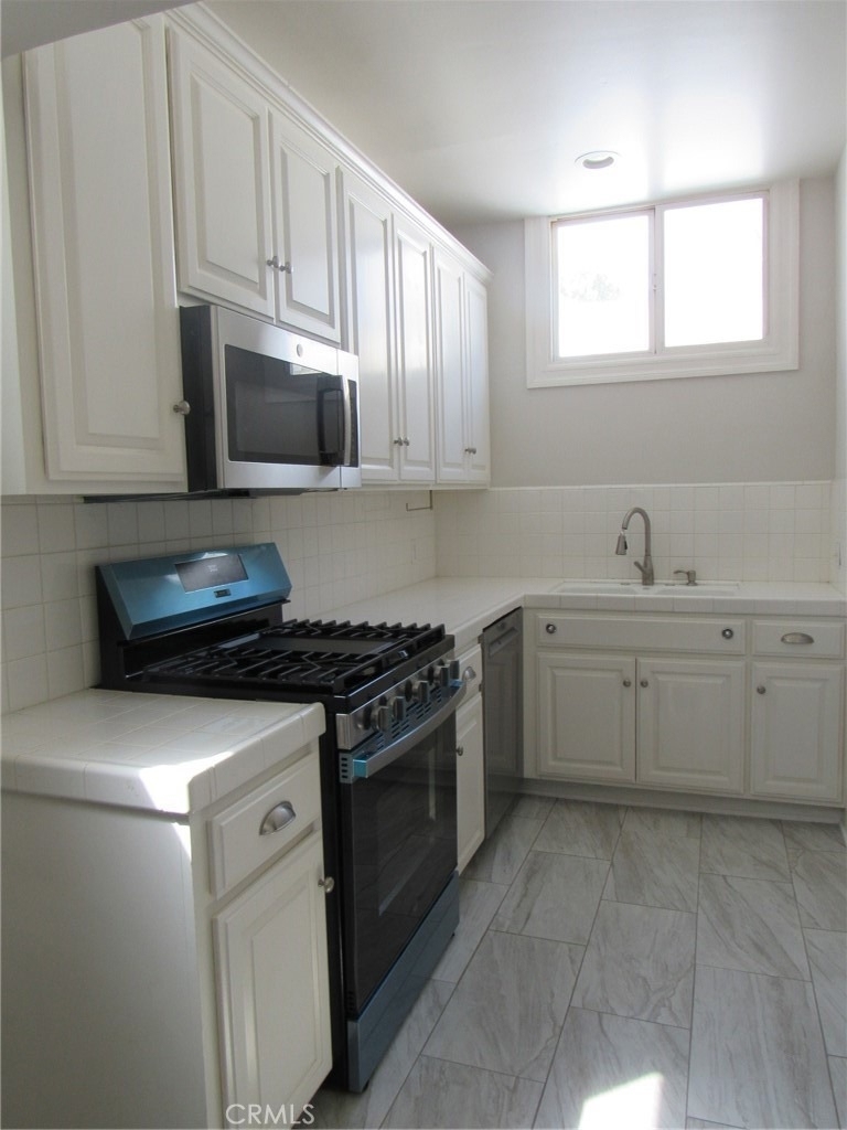 2267 Honolulu Avenue - Photo 8