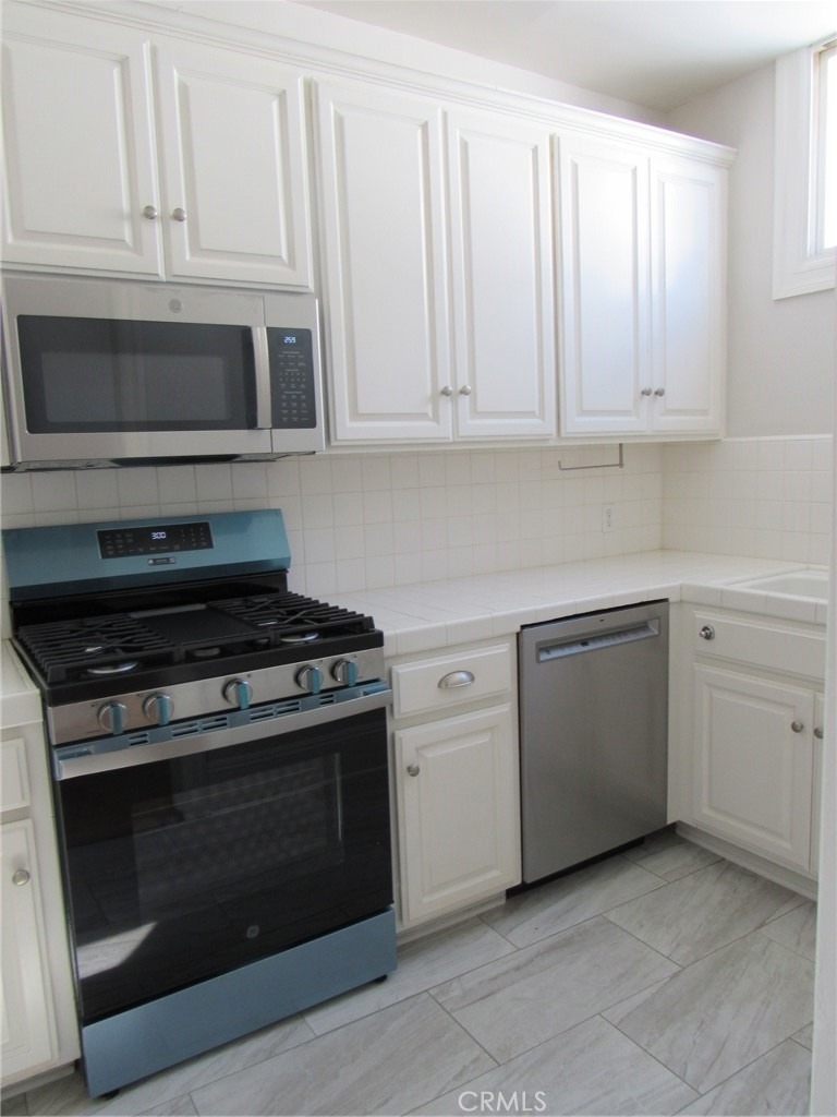 2267 Honolulu Avenue - Photo 7