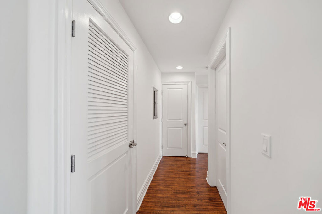 1050 S Holt Avenue - Photo 7