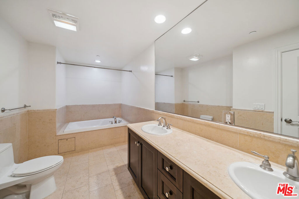 1050 S Holt Avenue - Photo 17