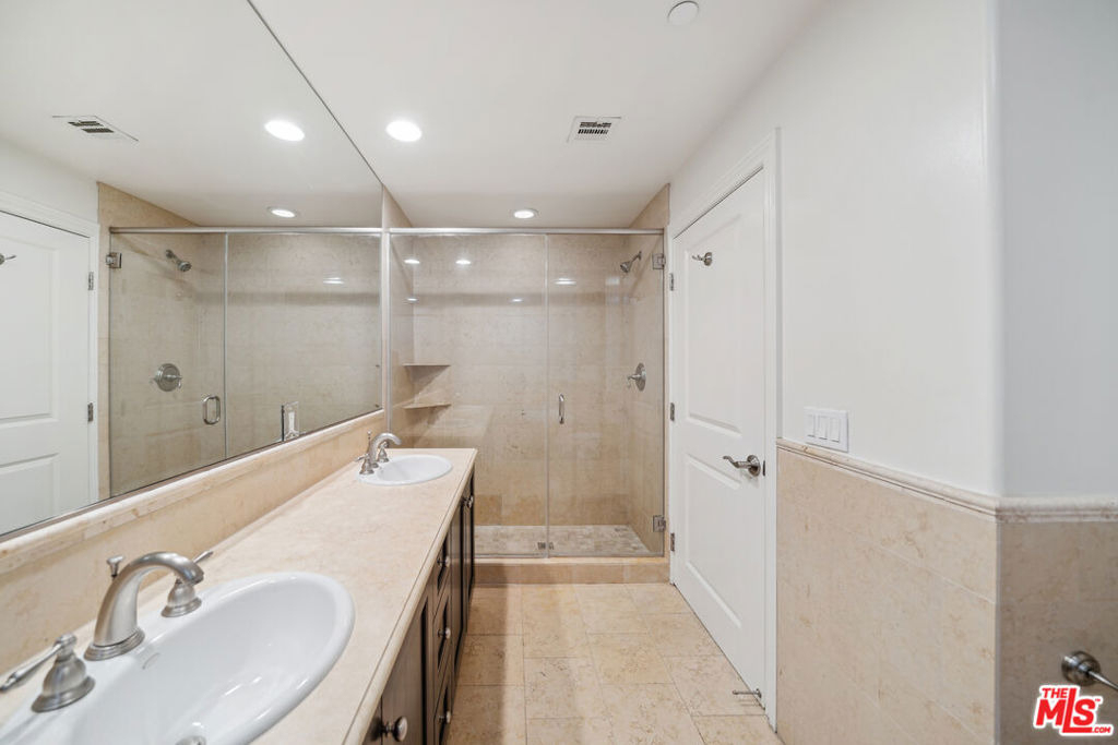 1050 S Holt Avenue - Photo 19