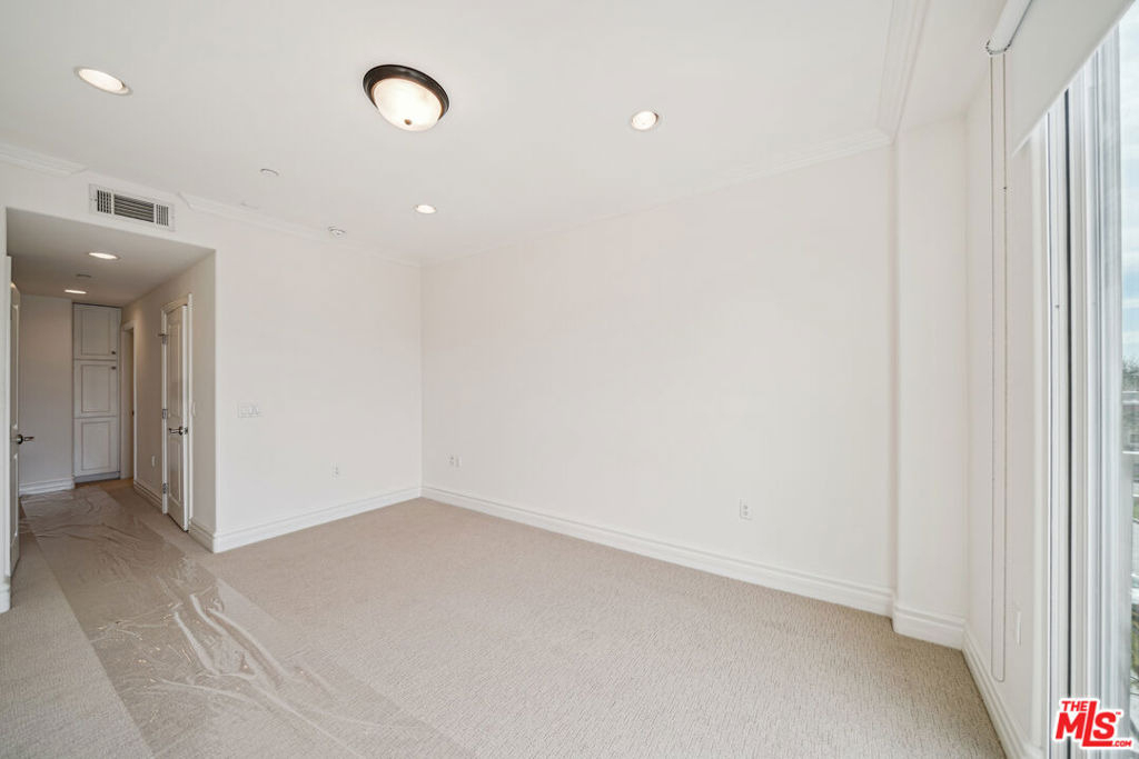 1050 S Holt Avenue - Photo 14
