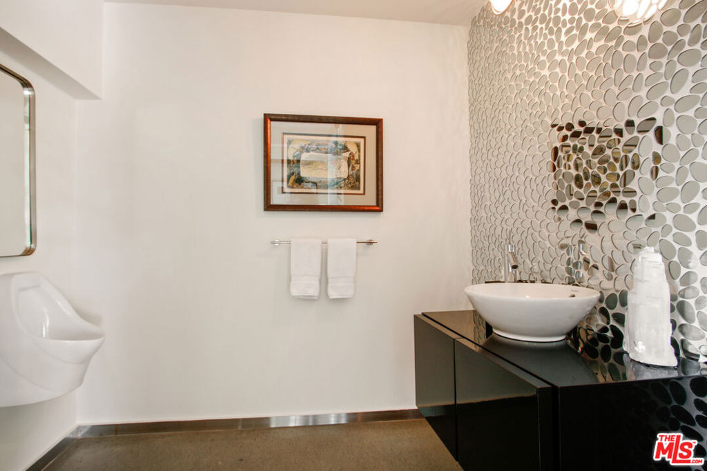 9416 Beverly Crest Drive - Photo 38