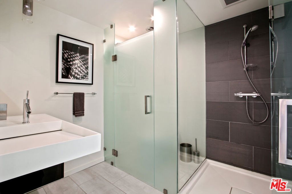 9416 Beverly Crest Drive - Photo 39