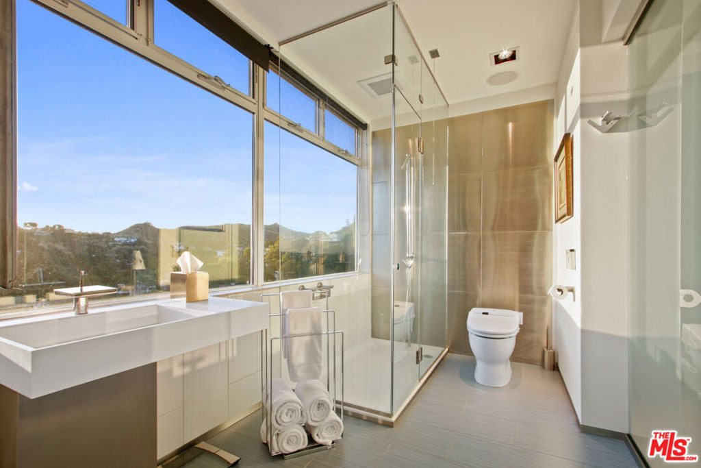9416 Beverly Crest Drive - Photo 35