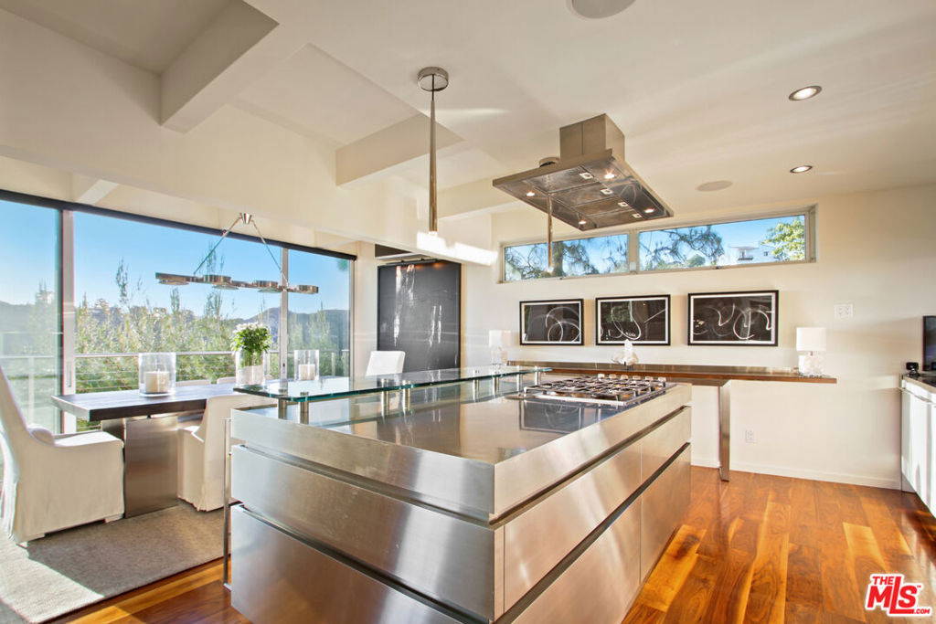 9416 Beverly Crest Drive - Photo 2