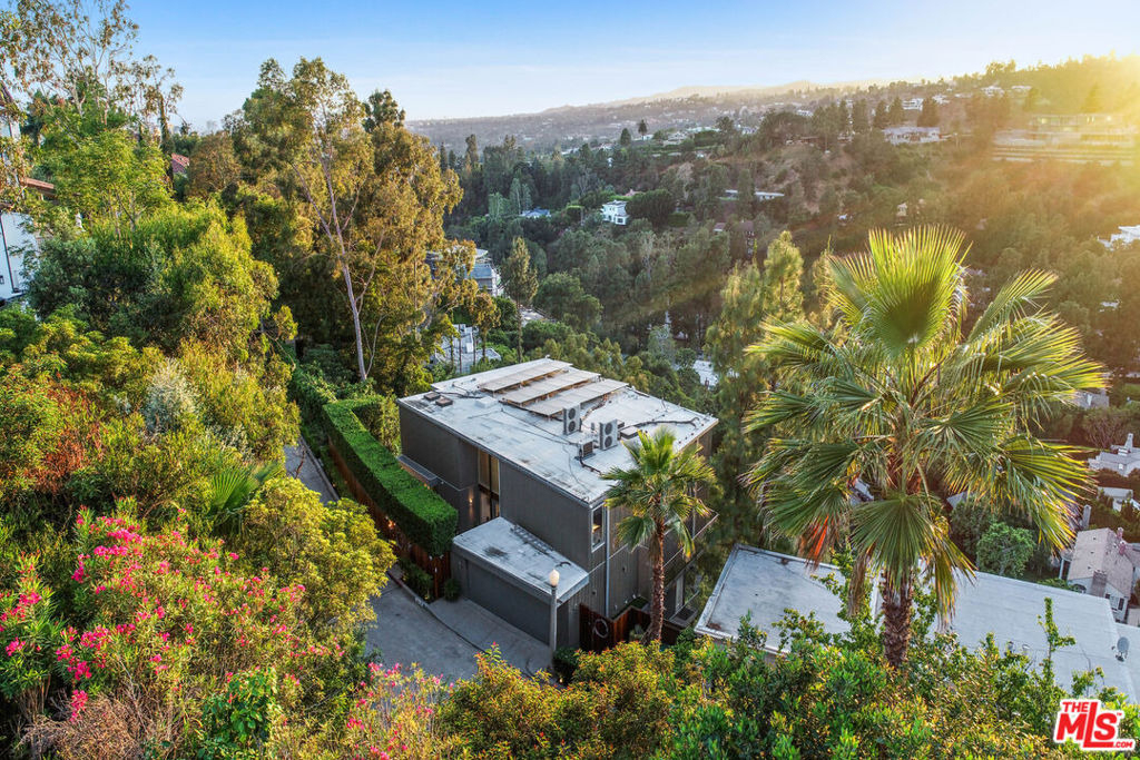 9416 Beverly Crest Drive - Photo 4