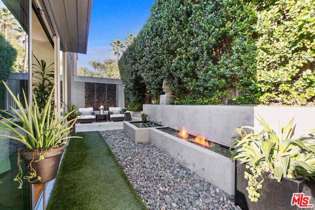 9416 Beverly Crest Drive - Photo 10
