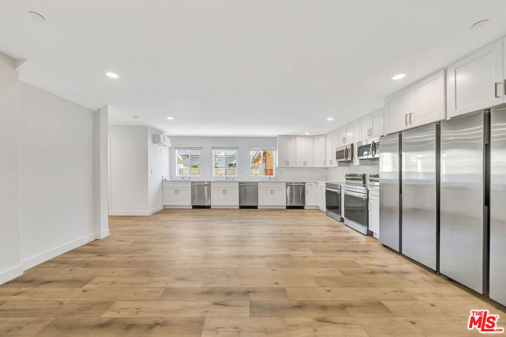 1584 W 37th Street - Photo 7