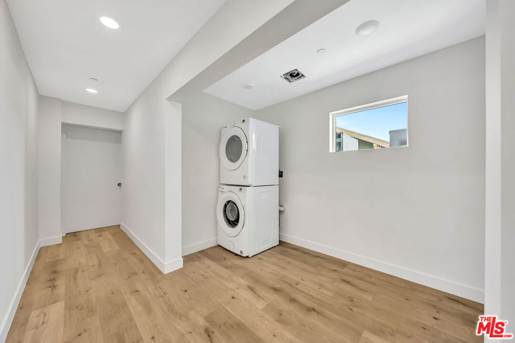 1584 W 37th Street - Photo 3