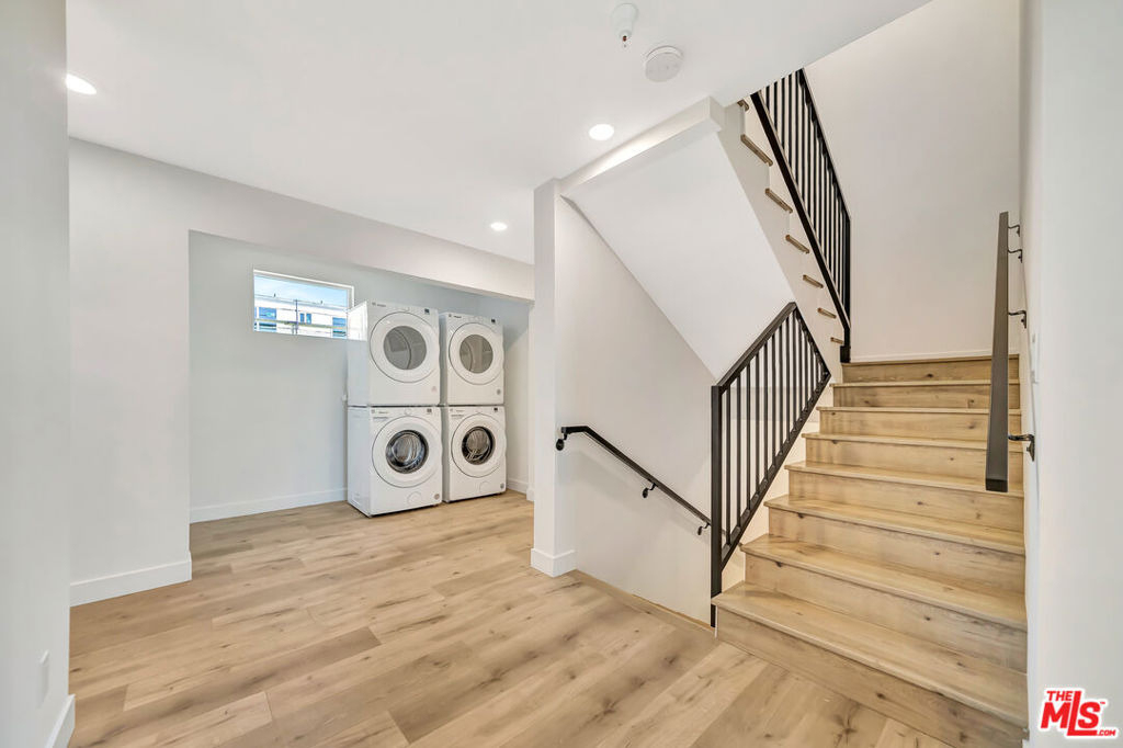 1584 W 37th Street - Photo 14