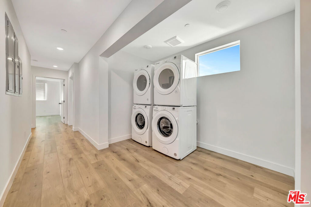 1584 W 37th Street - Photo 15