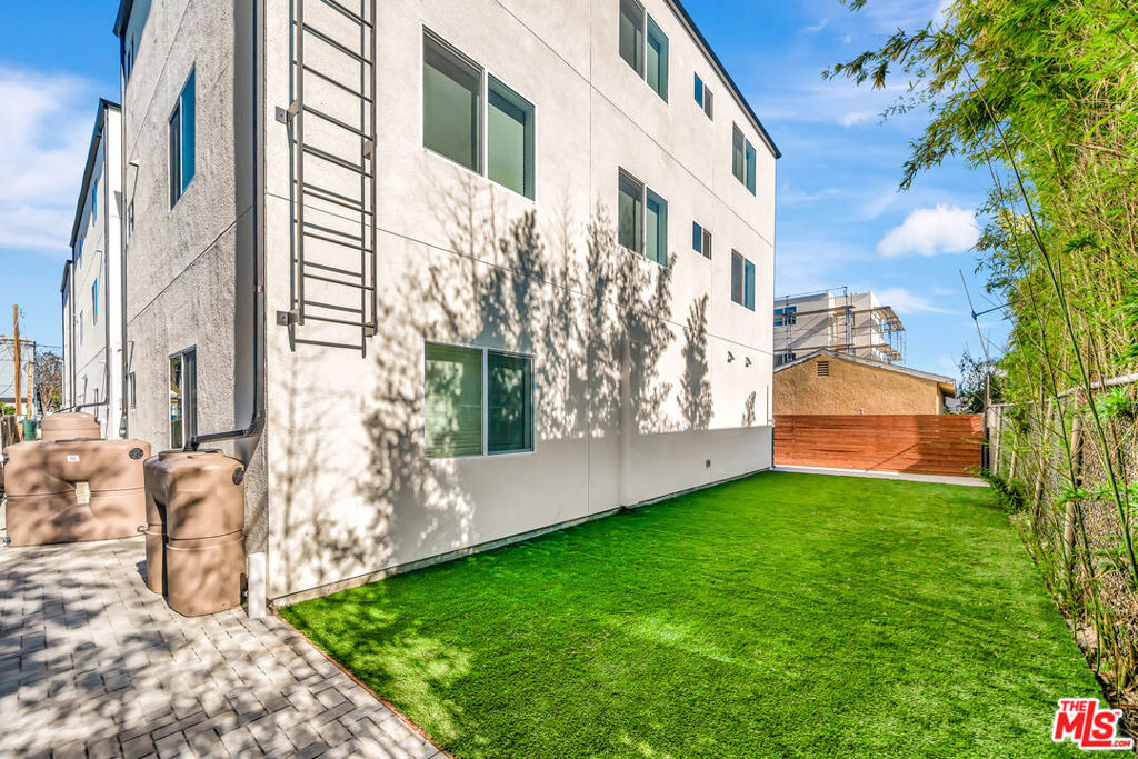 1584 W 37th Street - Photo 19