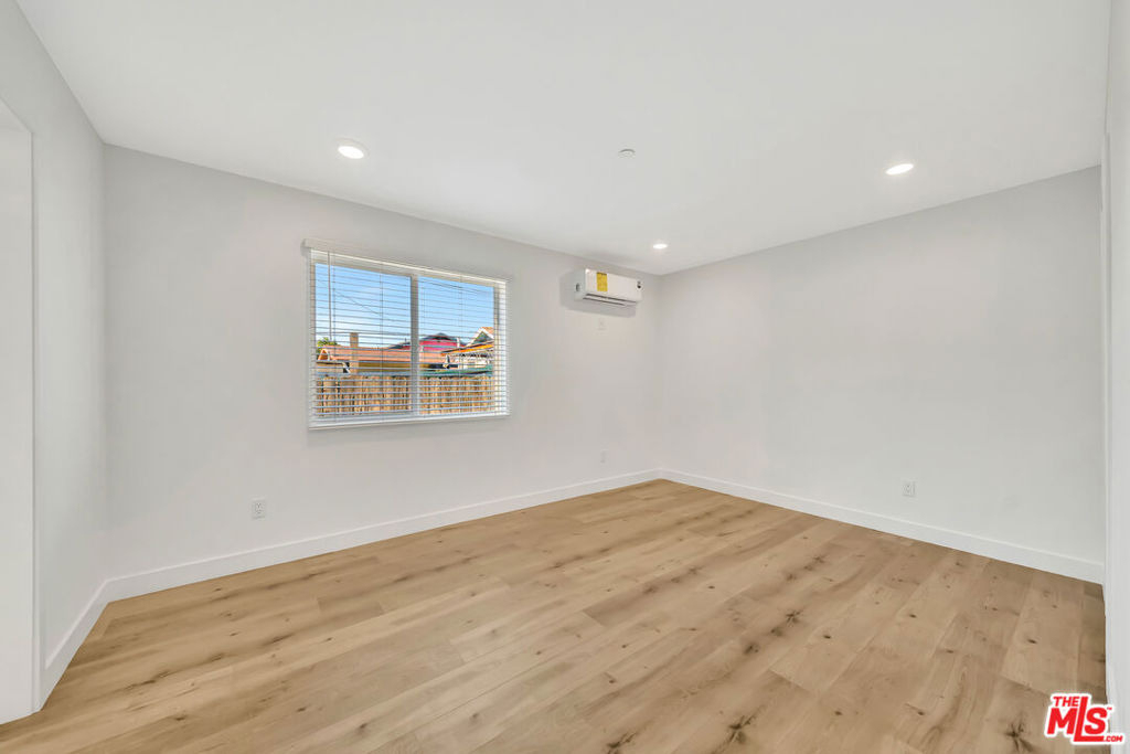 1584 W 37th Street - Photo 9