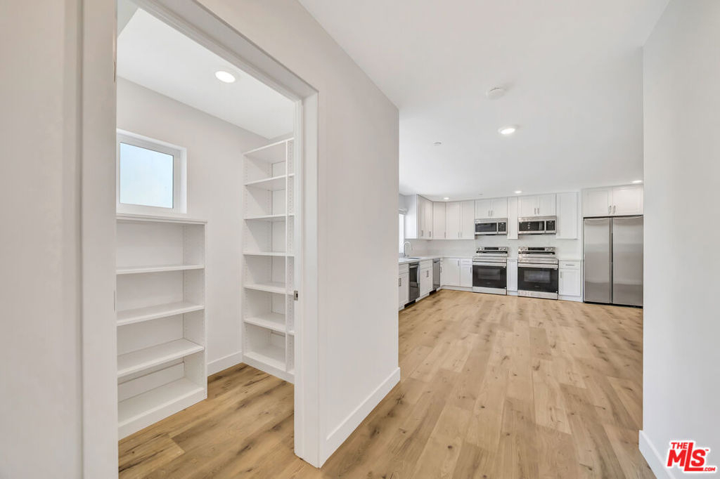 1584 W 37th Street - Photo 4