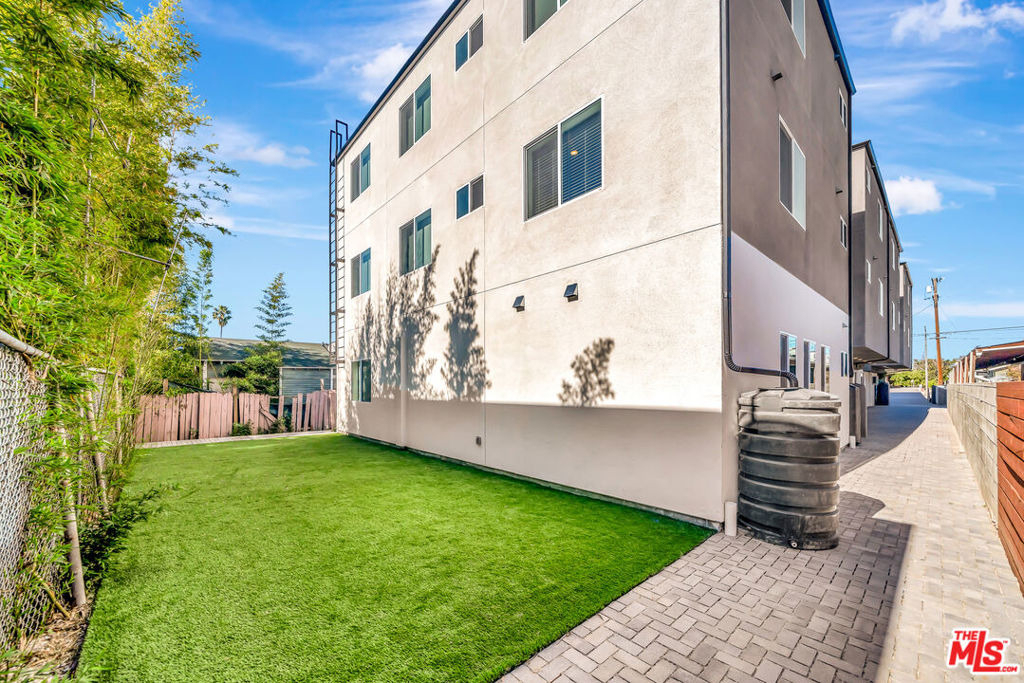 1584 W 37th Street - Photo 20
