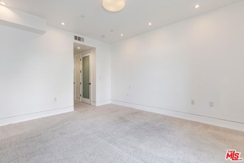 225 S Hamilton Drive - Photo 18