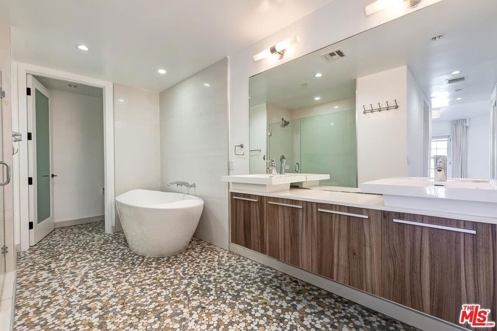 225 S Hamilton Drive - Photo 22