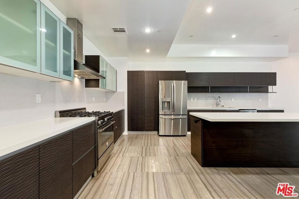 225 S Hamilton Drive - Photo 9