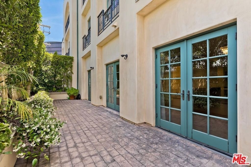 225 S Hamilton Drive - Photo 12
