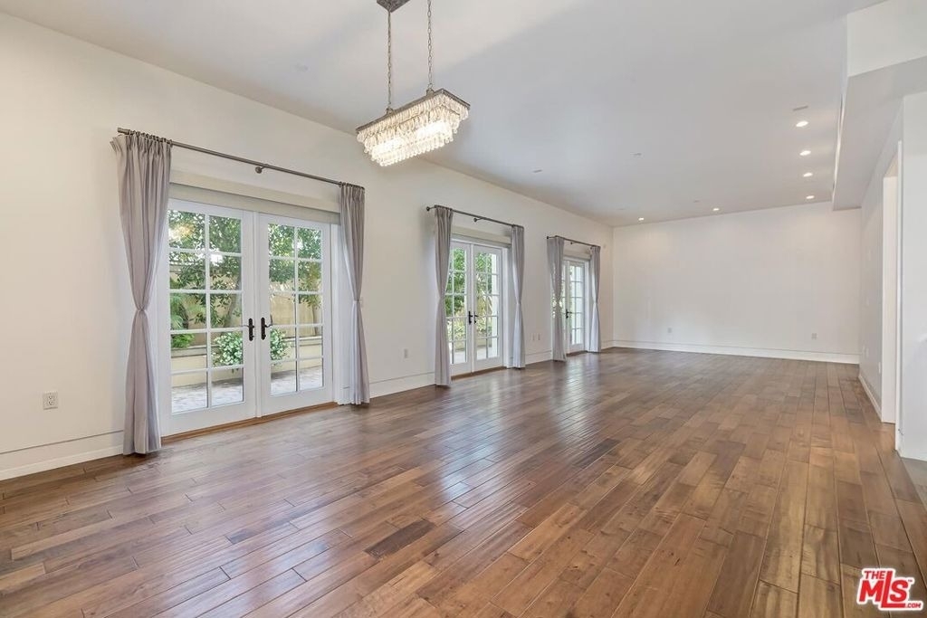 225 S Hamilton Drive - Photo 4
